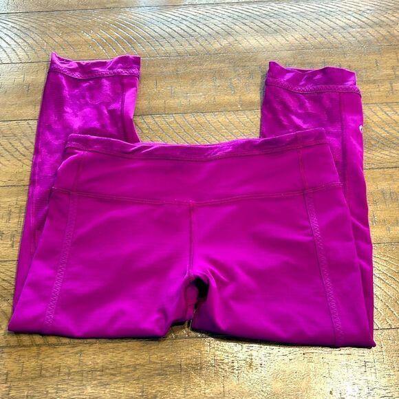 Lululemon capri leggings size 6. Camo - Picture 1 of 16